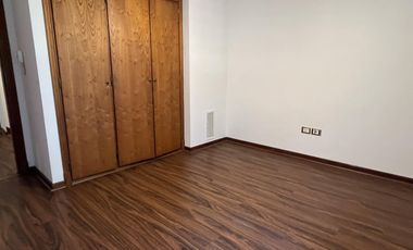 Alquiler en la Horqueta, a unas cuadras del colegio.