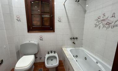 Alquiler en la Horqueta, a unas cuadras del colegio.