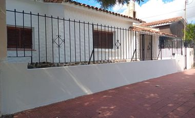 AMPLIA PROPIEDAD EN ALQUILER EN BARRIO YAPEYU