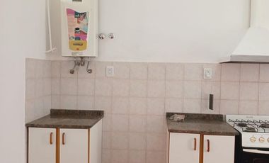 AMPLIA PROPIEDAD EN ALQUILER EN BARRIO YAPEYU