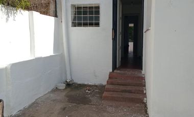 AMPLIA PROPIEDAD EN ALQUILER EN BARRIO YAPEYU