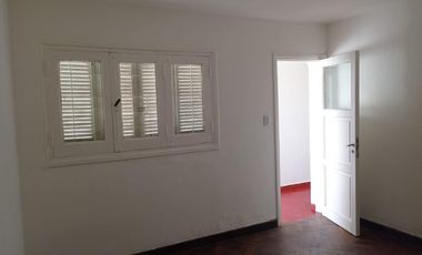 AMPLIA PROPIEDAD EN ALQUILER EN BARRIO YAPEYU