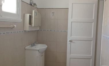 AMPLIA PROPIEDAD EN ALQUILER EN BARRIO YAPEYU