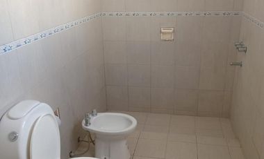 AMPLIA PROPIEDAD EN ALQUILER EN BARRIO YAPEYU