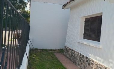 AMPLIA PROPIEDAD EN ALQUILER EN BARRIO YAPEYU