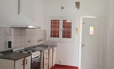 AMPLIA PROPIEDAD EN ALQUILER EN BARRIO YAPEYU