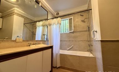 CASA VENTA FLORIDA 7 AMBIENTES PISCINA COCHERA