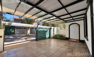 CASA VENTA FLORIDA 7 AMBIENTES PISCINA COCHERA