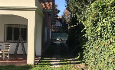 Lencke alquila - Lindisima casa en Punta Chica 1 cdra. Libertador sobre lote amplio