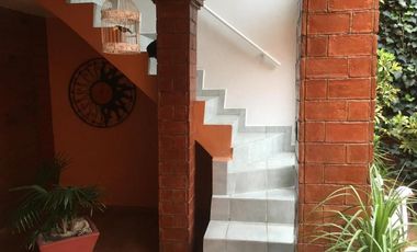CASA EN VENTA CON 3 DEPARTAMENTOS EN AZCAPOTZALCO