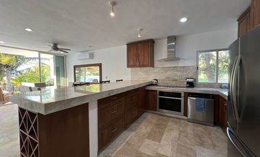 Casa Frente al Mar en San Crisanto, 50 Metros de Playa Privada.