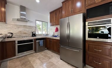 Casa Frente al Mar en San Crisanto, 50 Metros de Playa Privada.