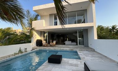 Casa Frente al Mar en San Crisanto, 50 Metros de Playa Privada.