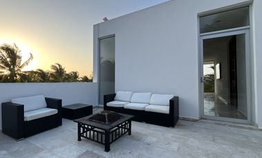 Casa Frente al Mar en San Crisanto, 50 Metros de Playa Privada.