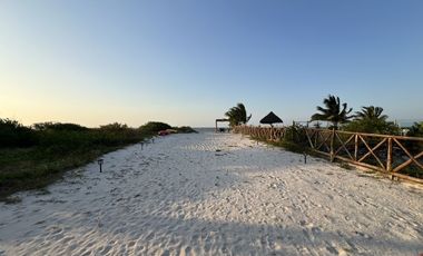 Casa Frente al Mar en San Crisanto, 50 Metros de Playa Privada.