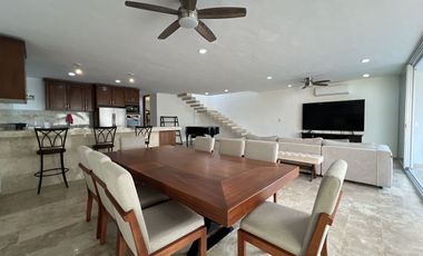 Casa Frente al Mar en San Crisanto, 50 Metros de Playa Privada.