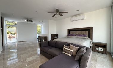 Casa Frente al Mar en San Crisanto, 50 Metros de Playa Privada.