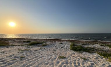 Casa Frente al Mar en San Crisanto, 50 Metros de Playa Privada.