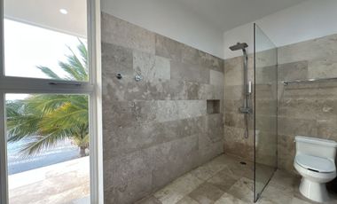 Casa Frente al Mar en San Crisanto, 50 Metros de Playa Privada.