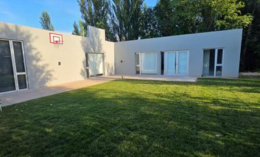 CASA EN VENTA EN BARRIO PRIVADO CRUZ DEL SUR GRAL. ROCA