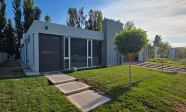CASA EN VENTA EN BARRIO PRIVADO CRUZ DEL SUR GRAL. ROCA