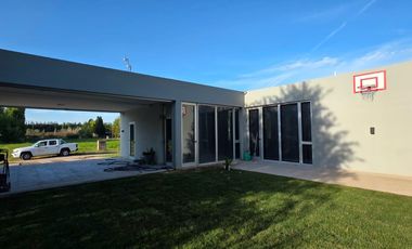 CASA EN VENTA EN BARRIO PRIVADO CRUZ DEL SUR GRAL. ROCA