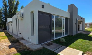 CASA EN VENTA EN BARRIO PRIVADO CRUZ DEL SUR GRAL. ROCA