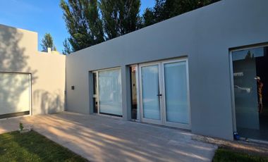CASA EN VENTA EN BARRIO PRIVADO CRUZ DEL SUR GRAL. ROCA