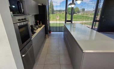 CASA EN VENTA EN BARRIO PRIVADO CRUZ DEL SUR GRAL. ROCA