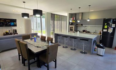 CASA EN VENTA EN BARRIO PRIVADO CRUZ DEL SUR GRAL. ROCA