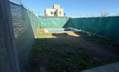 Casa en alquiler, dos dormitorios  mas pileta, Barrio Norte, Villa Allende