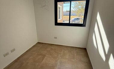 Casa en alquiler, dos dormitorios  mas pileta, Barrio Norte, Villa Allende