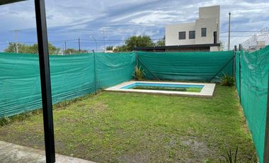 Casa en alquiler, dos dormitorios  mas pileta, Barrio Norte, Villa Allende