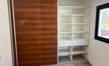 Casa en alquiler, dos dormitorios  mas pileta, Barrio Norte, Villa Allende