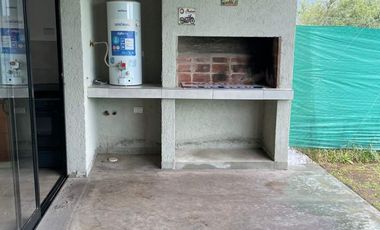 Casa en alquiler, dos dormitorios  mas pileta, Barrio Norte, Villa Allende