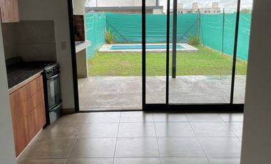Casa en alquiler, dos dormitorios  mas pileta, Barrio Norte, Villa Allende