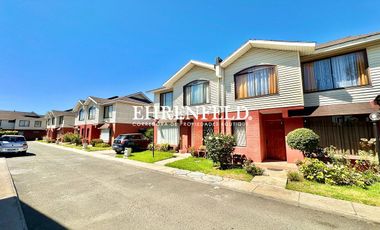 San Martín, Centro de Quilpué. Casa en Condominio.