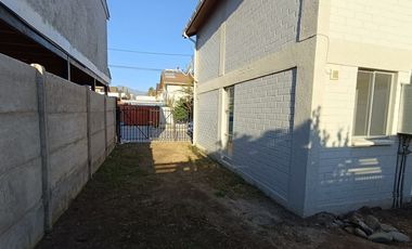 CASA 2D/1B CON ESTACIONAMIENTO Y PATIO