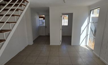 CASA 2D/1B CON ESTACIONAMIENTO Y PATIO