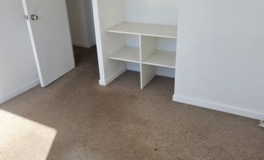 CASA 2D/1B CON ESTACIONAMIENTO Y PATIO