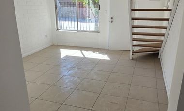 CASA 2D/1B CON ESTACIONAMIENTO Y PATIO