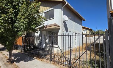 CASA 2D/1B CON ESTACIONAMIENTO Y PATIO