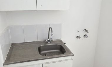 CASA 2D/1B CON ESTACIONAMIENTO Y PATIO