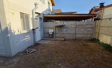 CASA 2D/1B CON ESTACIONAMIENTO Y PATIO