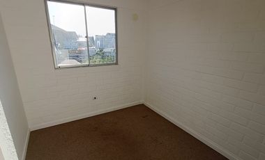 CASA 2D/1B CON ESTACIONAMIENTO Y PATIO