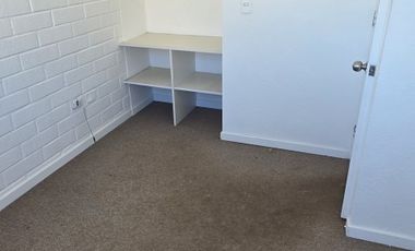 CASA 2D/1B CON ESTACIONAMIENTO Y PATIO