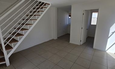 CASA 2D/1B CON ESTACIONAMIENTO Y PATIO