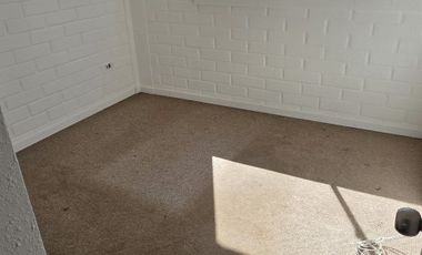 CASA 2D/1B CON ESTACIONAMIENTO Y PATIO