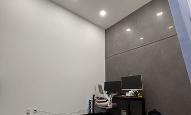 Oficina grande en Park Pedregal con estacionamiento