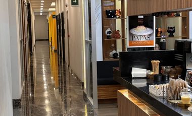 Oficina grande en Park Pedregal con estacionamiento